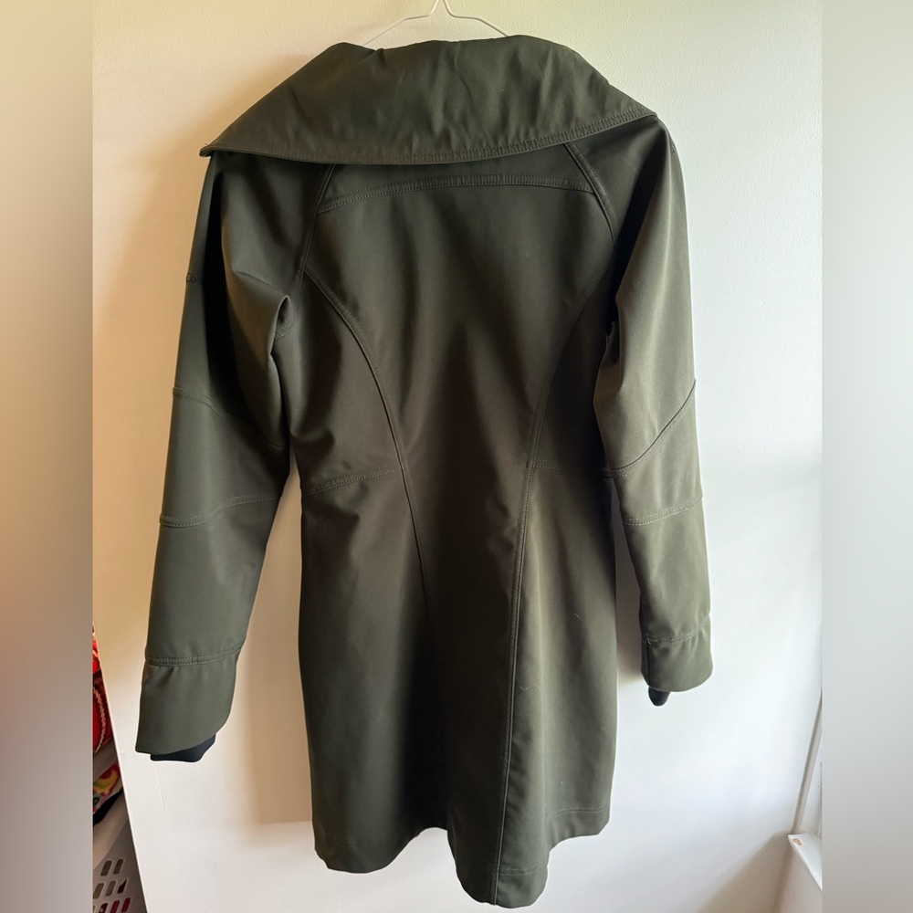 Columbia Women’s Lightweight Jacket - Picture 3 of 10